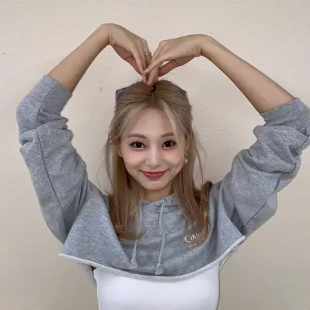 Tzuyu99x's Avatar