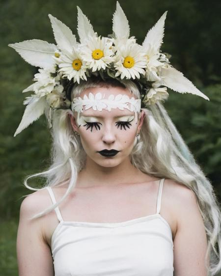 a woman wearing a white dress and a flower headpiece ,  alt_style , alternative culture , alternative style ,<lora:alt_style:1.0>