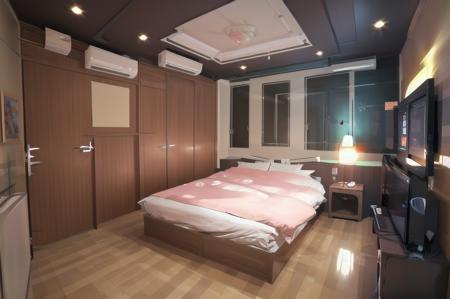 masterpiece, best quality, ultra-detailed, illustration,
lovehotel, LHbedpanel, bed, indoors, scenery, lamp, bedroom, television, pillow, monitor, cabinet, light, window, door, table, wooden floor, 
 <lora:LoveHotelV7_1.0_MIDD:1>