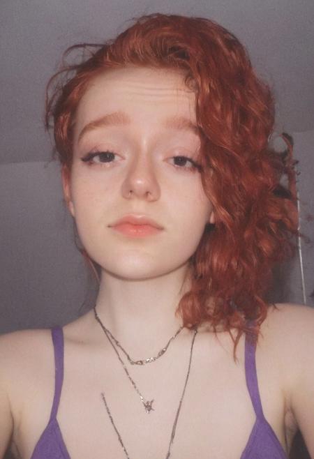 woman, egirl_pfp, polaroid
<lora:egirl_pfp:1>, Molly, MJ, auburn hair, violet tank top, cleavage, polaroid photo