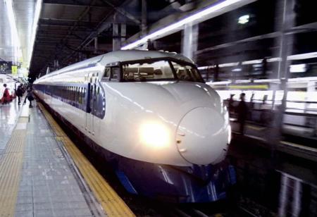 shinkansen type0, train, outdoors, vehicle focus, train station, scenery, real world location, window, realistic, building, headlight