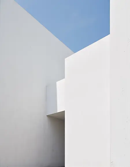 WhiteArchitecture_Flux_LoRA